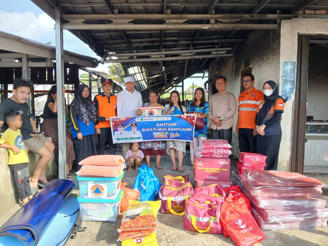 BPBD Muba dan Dinas Sosial Salurkan Bantuan kepada Warga Terdampak Kebakaran di Kecamatan Sekayu